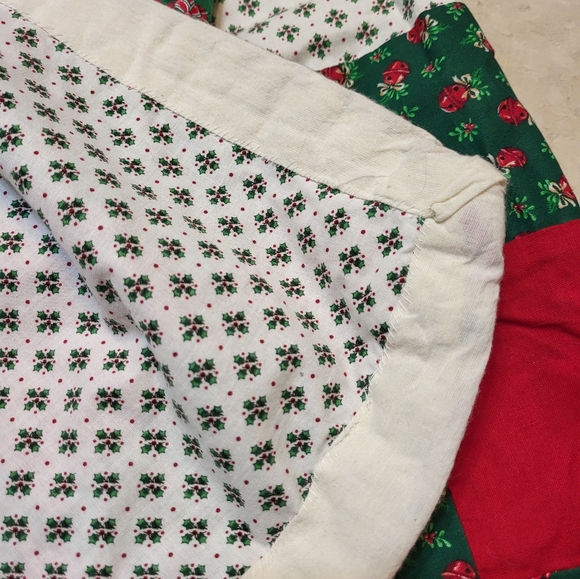 Handmade Baby Quilt in Christmas colors - light weight cotton is hand finished - Picture 2 of 8